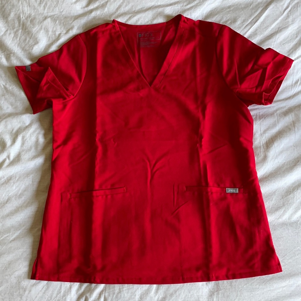Figs Large Red 3-pocket Casma top